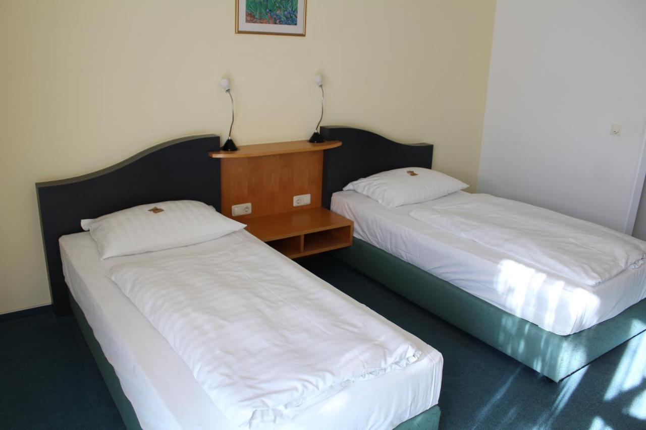 H+ Hotel Erfurt Bagian luar foto