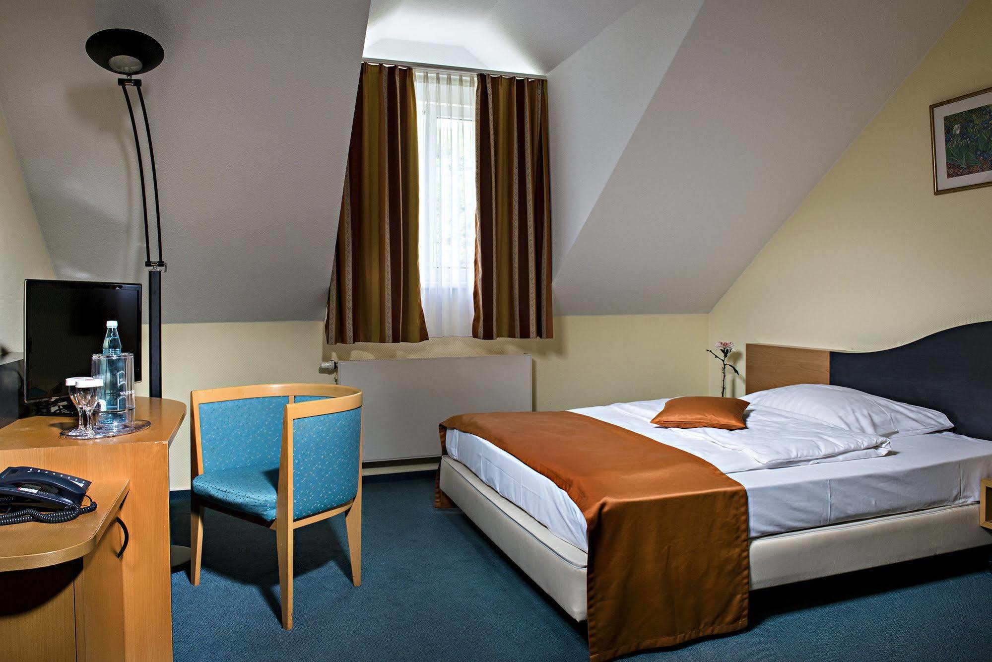 H+ Hotel Erfurt Bagian luar foto